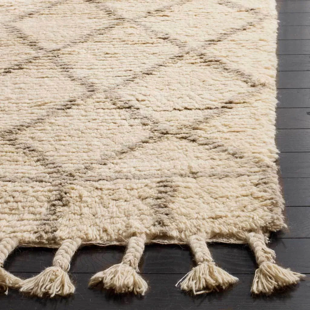 Casablanca Diamond Ivory/Light Gray Area Rug