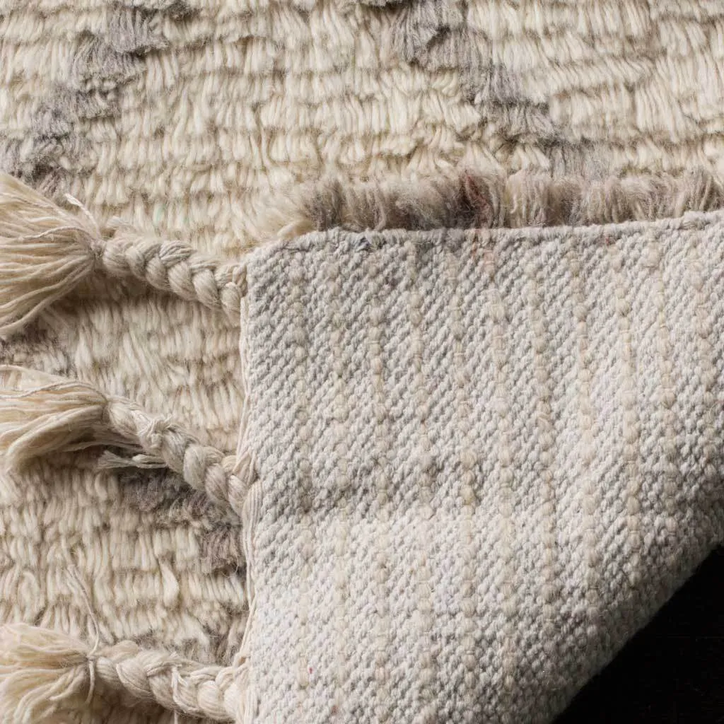 Casablanca Diamond Ivory/Light Gray Area Rug