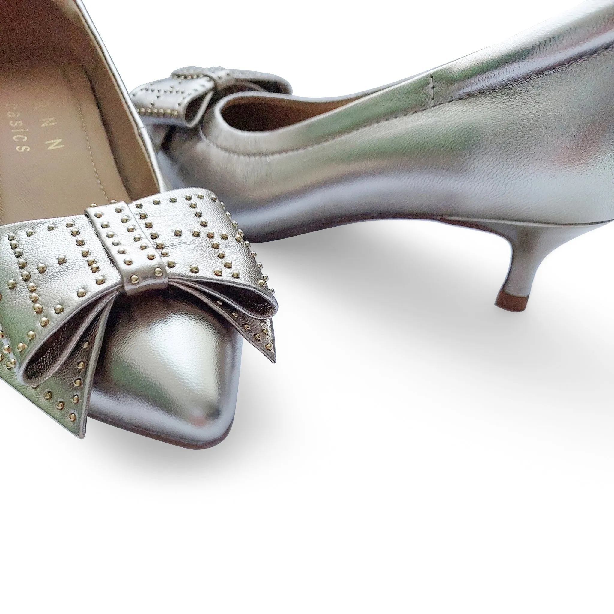 Chloe Signature lambskin pumps with stud ribbons