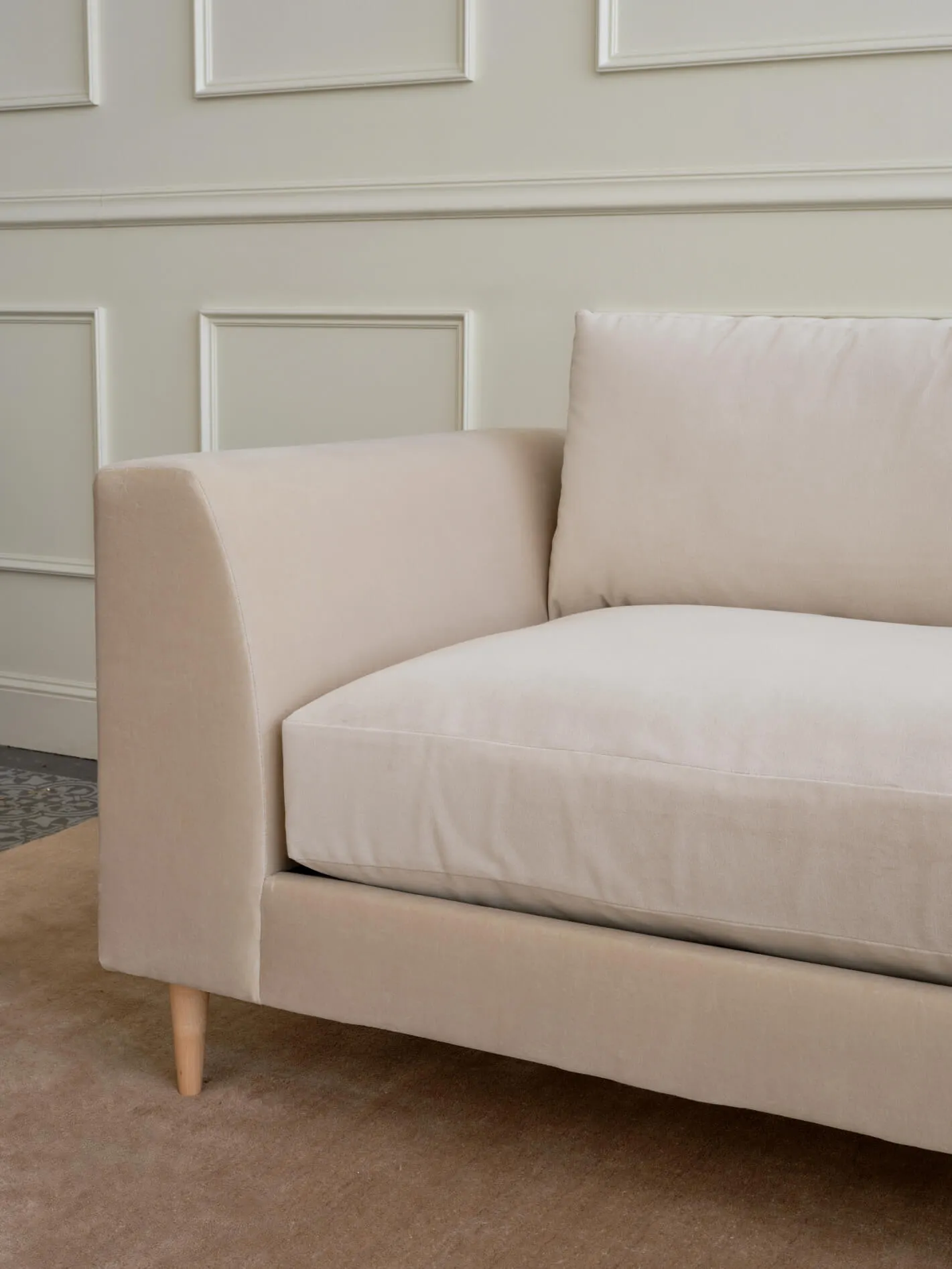 Dekayess Chaise Sectional in Natural Latex